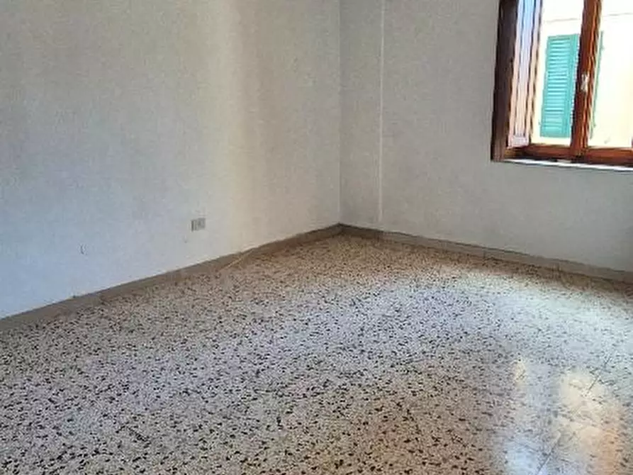 Immagine 9 di Palazzo in vendita  a Calci