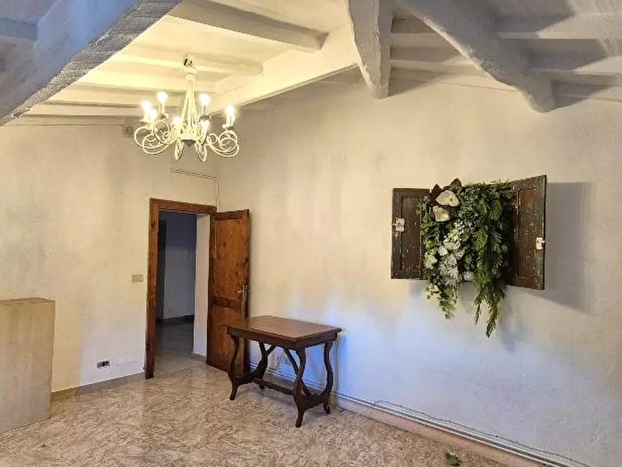 Immagine 1 di Palazzo in vendita  a Calci