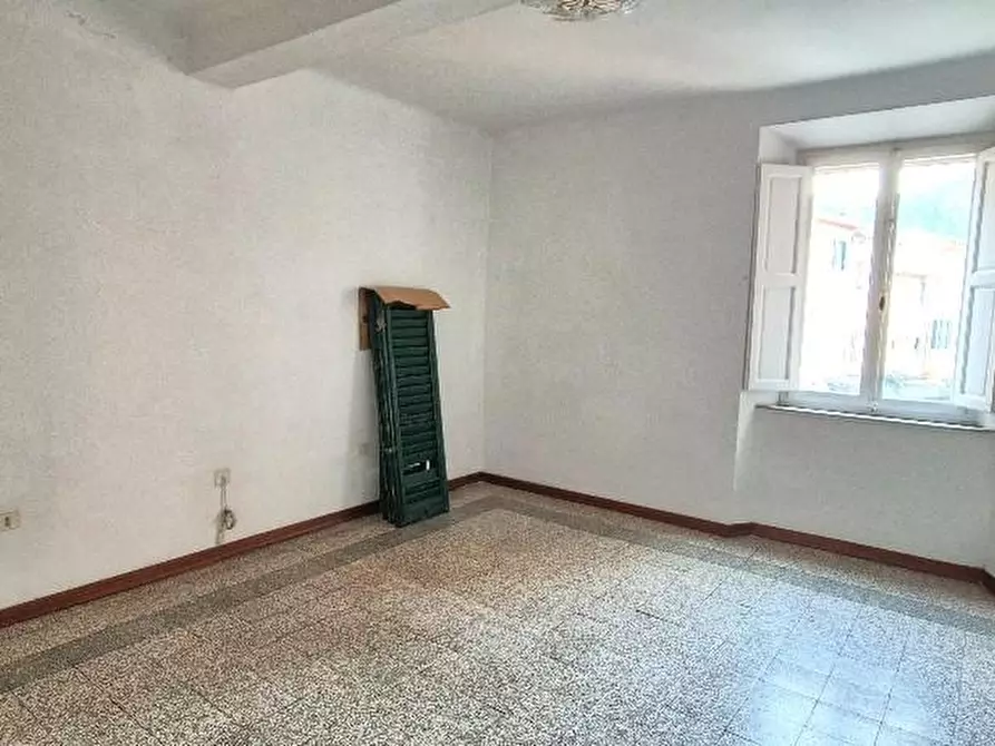 Immagine 10 di Palazzo in vendita  a Calci