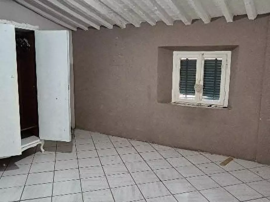 Immagine 5 di Palazzo in vendita  a Calci