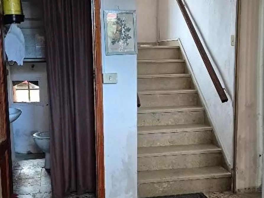 Immagine 15 di Palazzo in vendita  a Calci