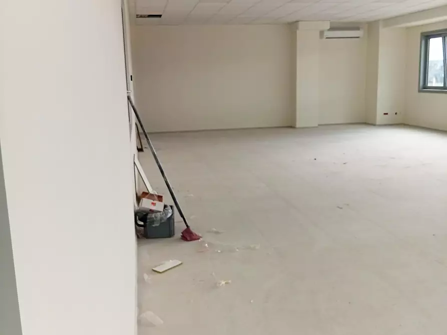 Immagine 6 di Capannone industriale in affitto  a San Giuliano Terme