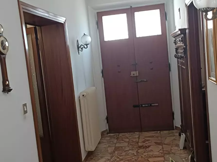 Immagine 11 di Villa in vendita  a Cascina