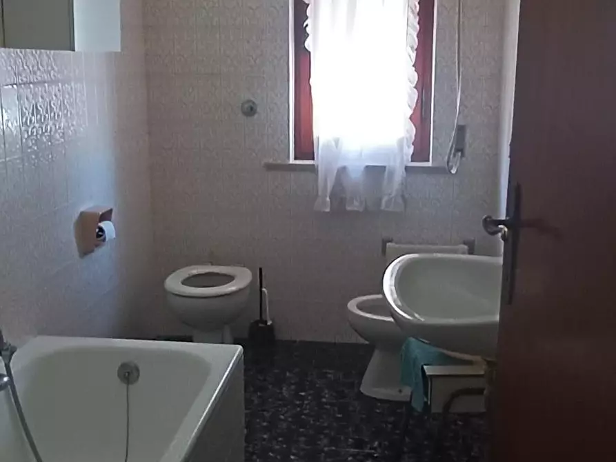 Immagine 9 di Villa in vendita  a Cascina