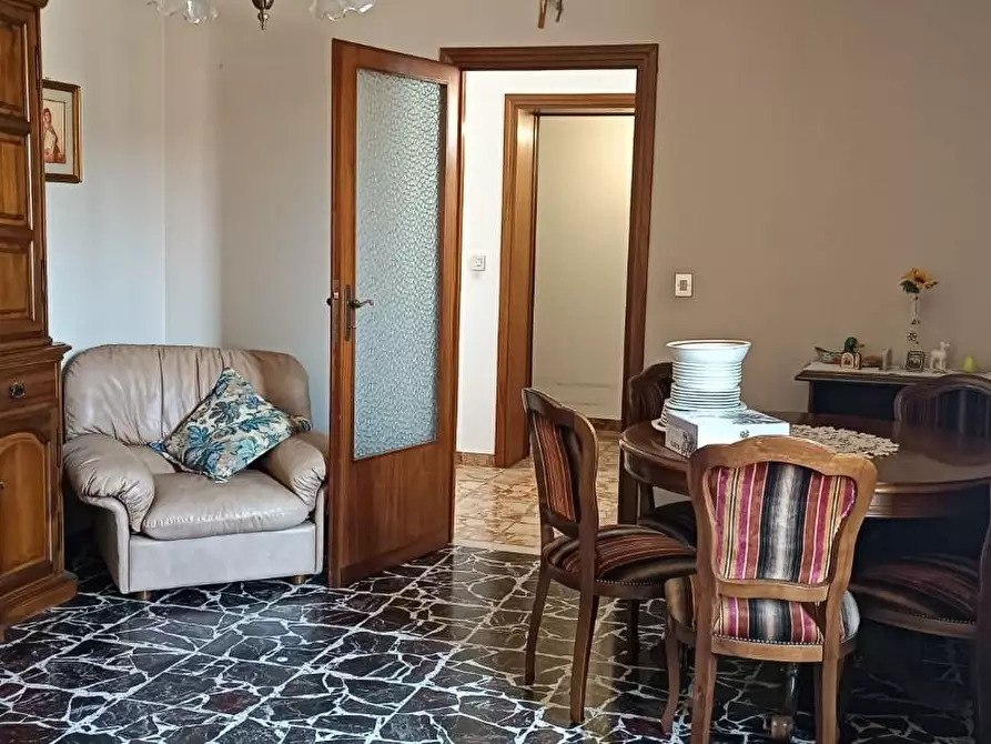 Immagine 1 di Villa in vendita  a Cascina