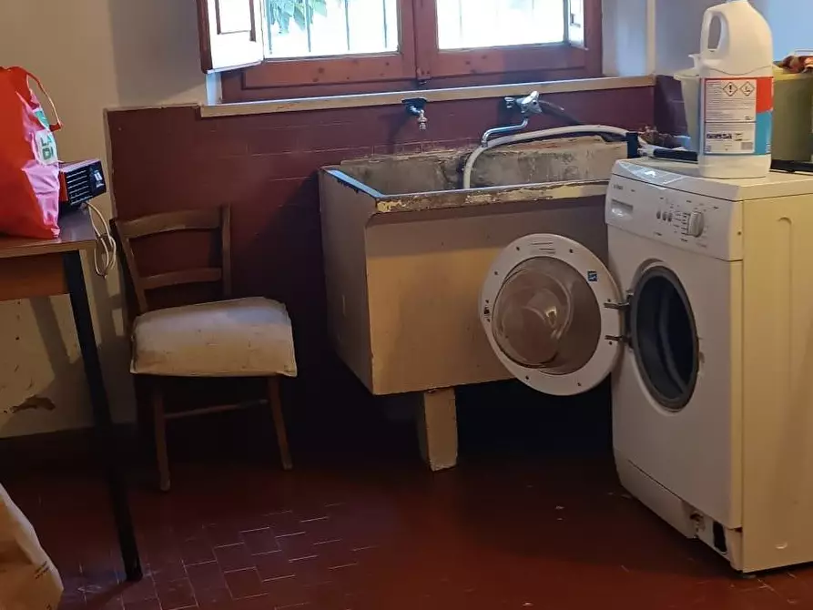 Immagine 25 di Villa in vendita  a Cascina