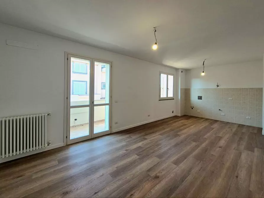 Immagine 11 di Appartamento in vendita  a Lucca