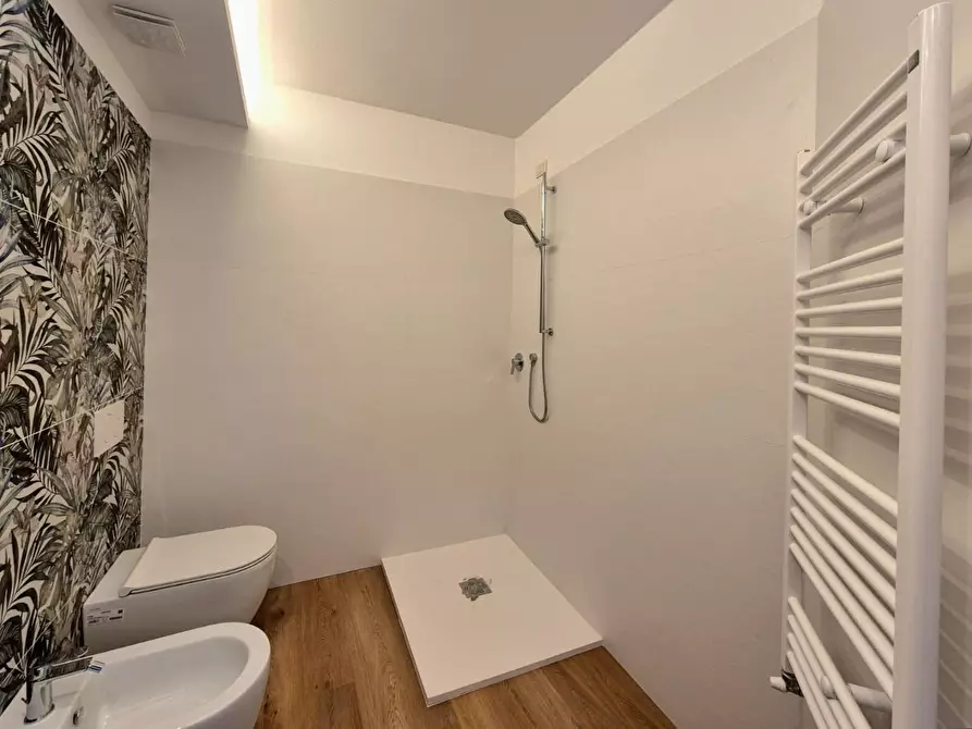 Immagine 18 di Appartamento in vendita  a Lucca