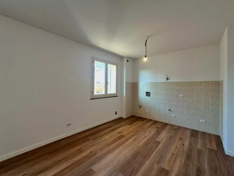 Immagine 12 di Appartamento in vendita  a Lucca