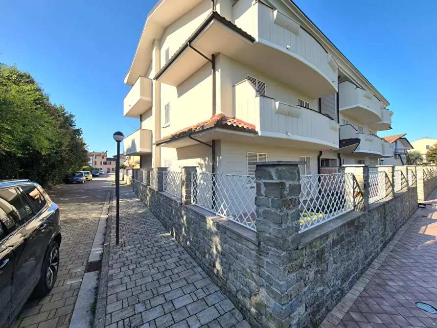 Immagine 4 di Appartamento in vendita  a Lucca