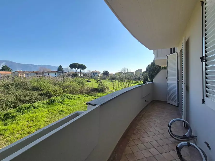 Immagine 19 di Appartamento in vendita  a Lucca