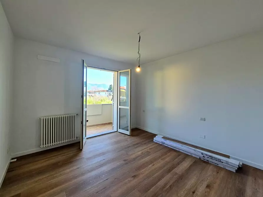 Immagine 14 di Appartamento in vendita  a Lucca