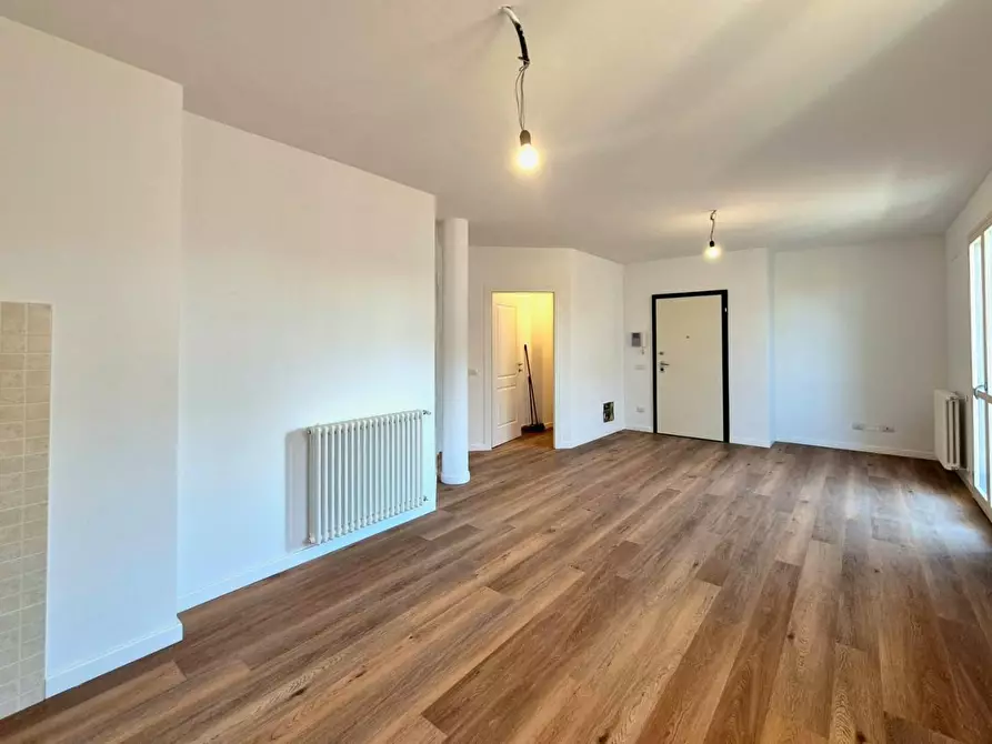 Immagine 9 di Appartamento in vendita  a Lucca