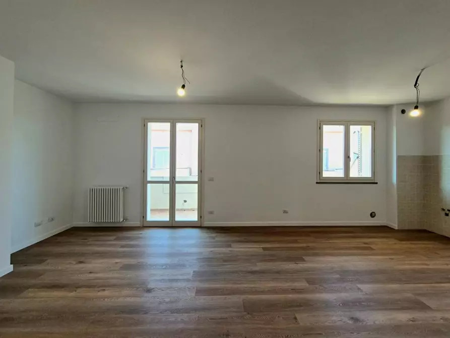 Immagine 10 di Appartamento in vendita  a Lucca