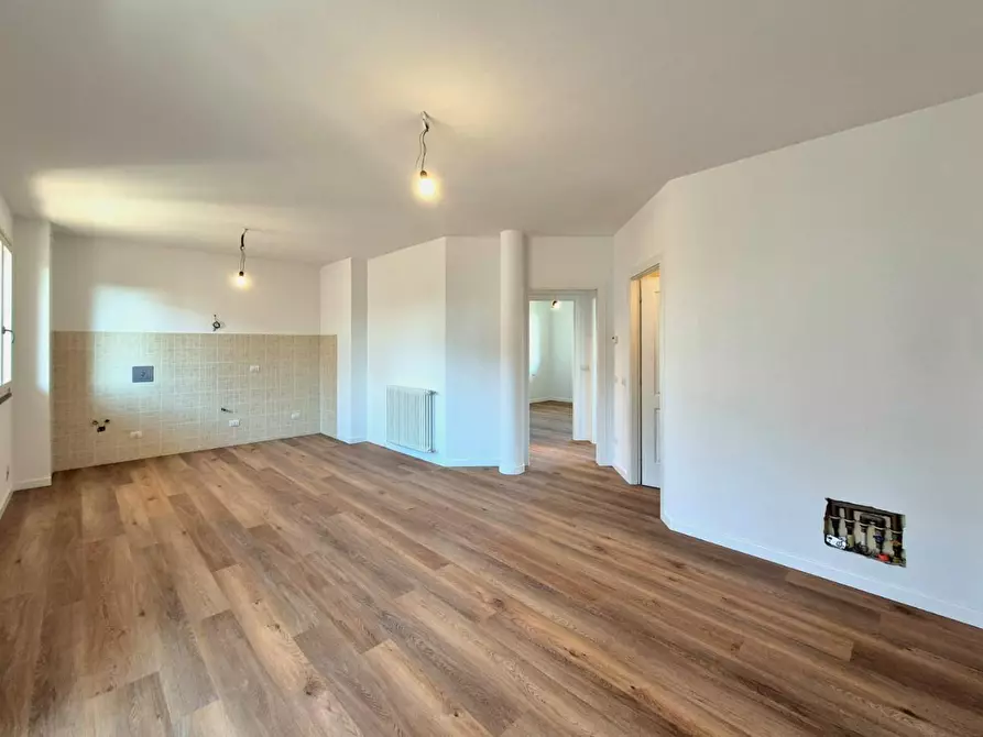 Immagine 7 di Appartamento in vendita  a Lucca