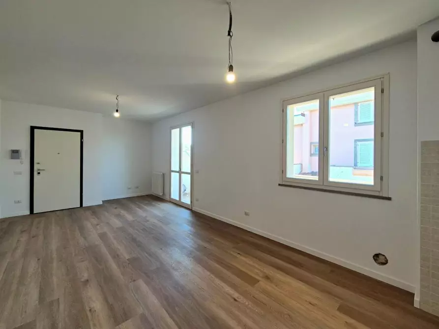 Immagine 6 di Appartamento in vendita  a Lucca