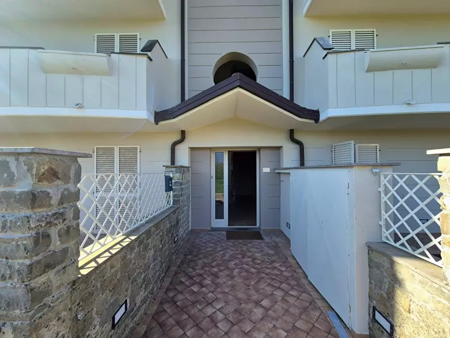 Immagine 5 di Appartamento in vendita  a Lucca