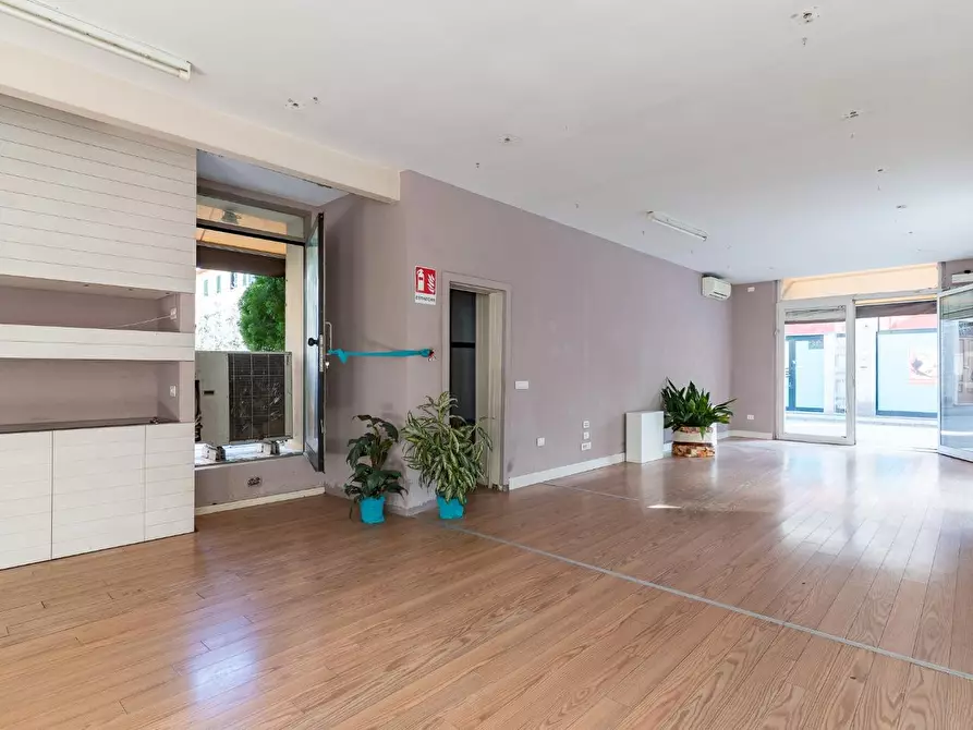 Immagine 11 di Laboratorio in vendita  a Empoli