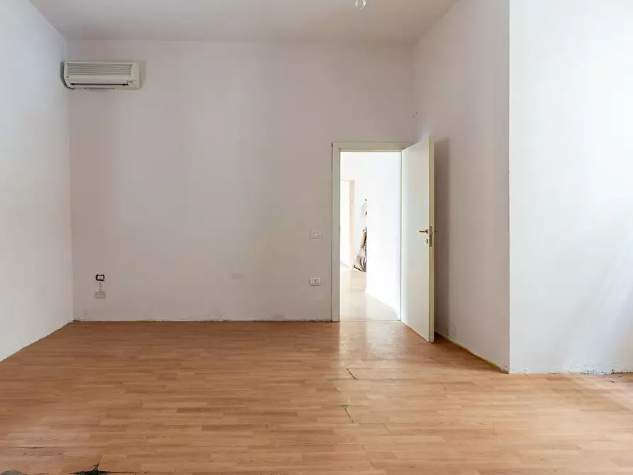 Immagine 20 di Laboratorio in vendita  a Empoli