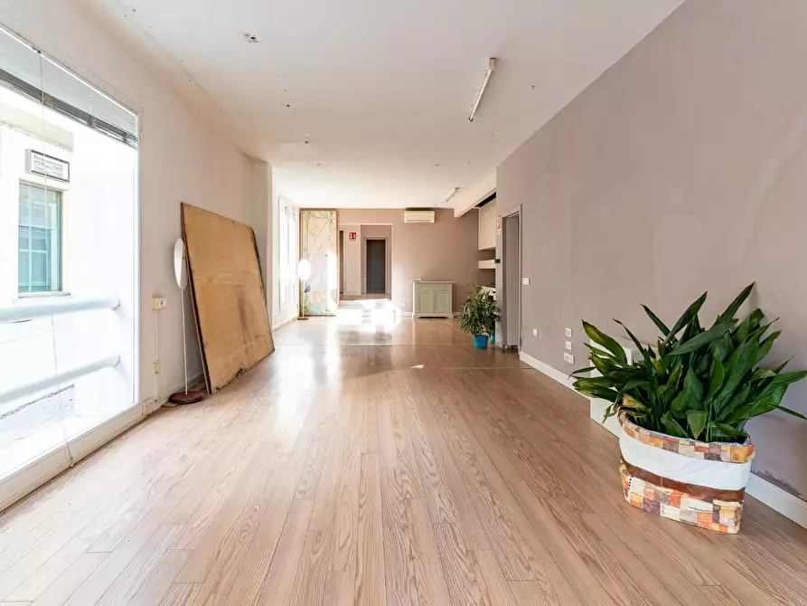 Immagine 1 di Laboratorio in vendita  a Empoli