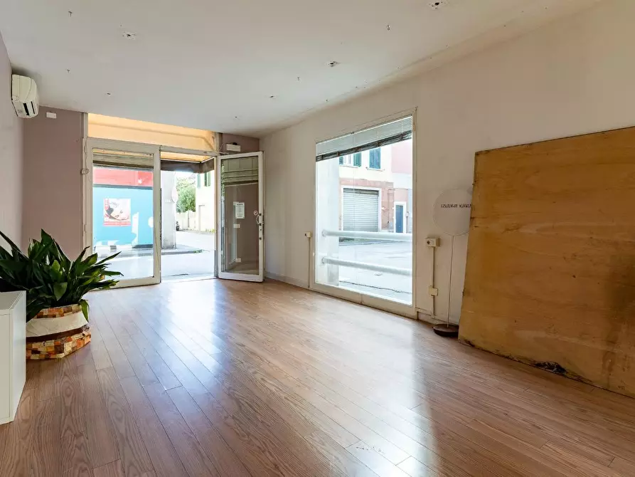 Immagine 8 di Laboratorio in vendita  a Empoli