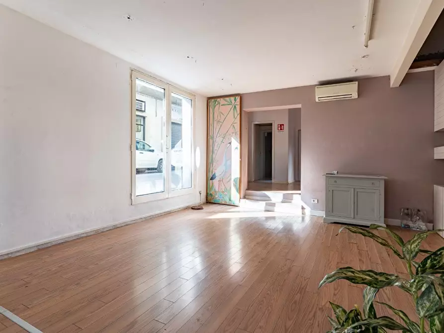 Immagine 10 di Laboratorio in vendita  a Empoli