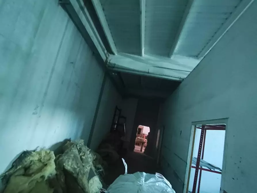 Immagine 10 di Attività artigianale in vendita  a Capannori