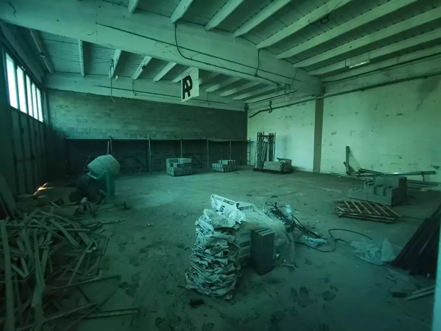 Immagine 14 di Attività artigianale in vendita  a Capannori