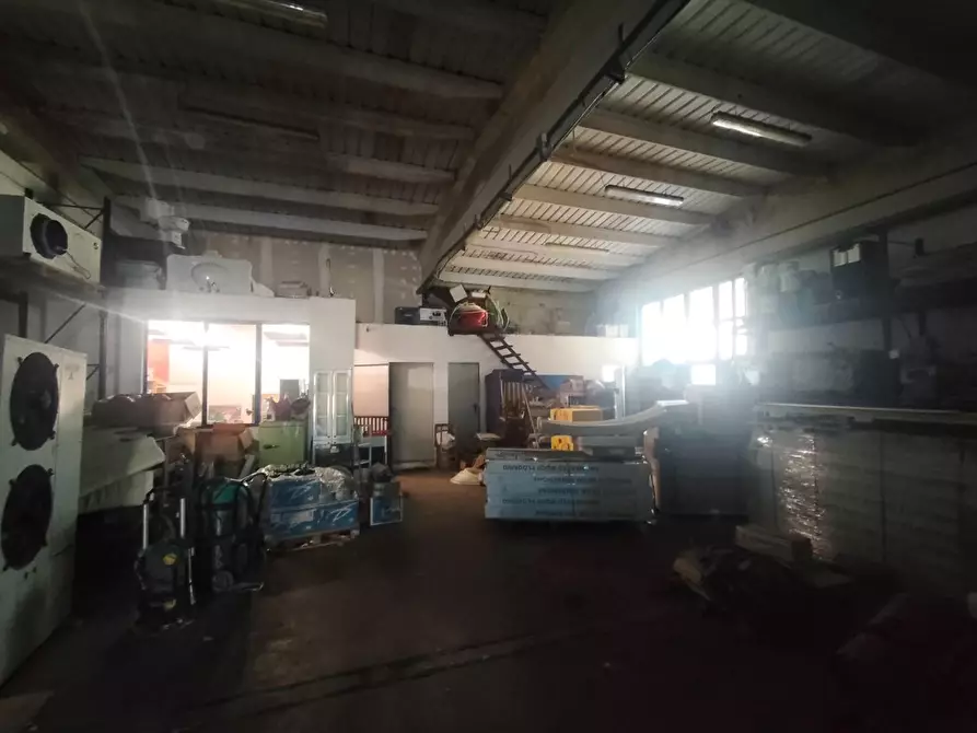 Immagine 6 di Attività artigianale in vendita  a Capannori