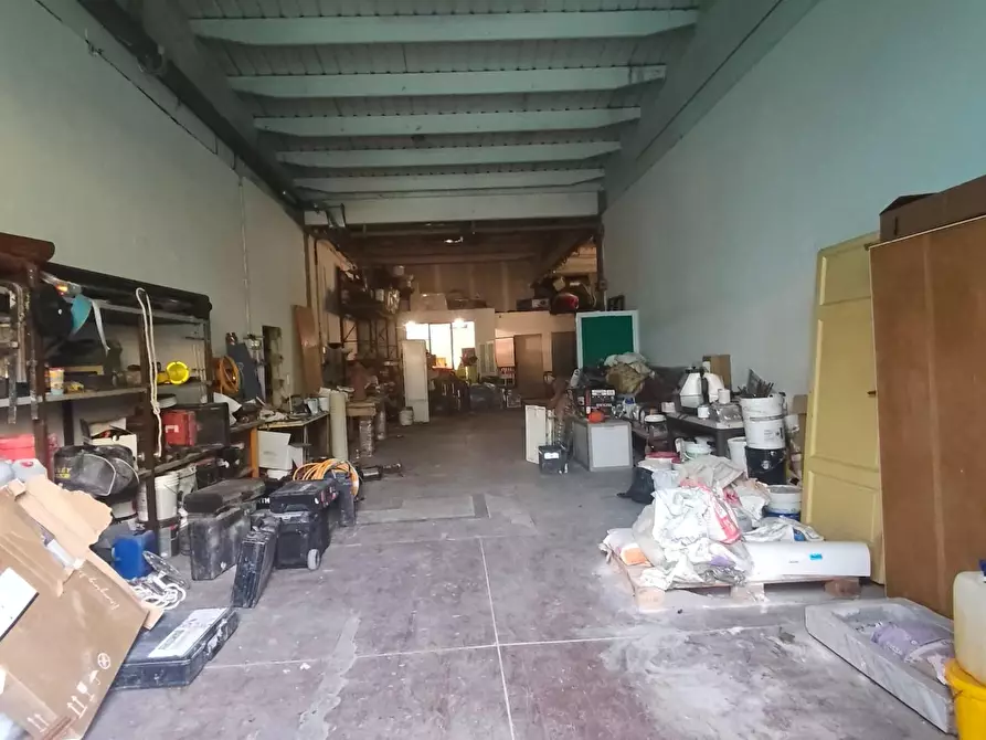 Immagine 3 di Attività artigianale in vendita  a Capannori