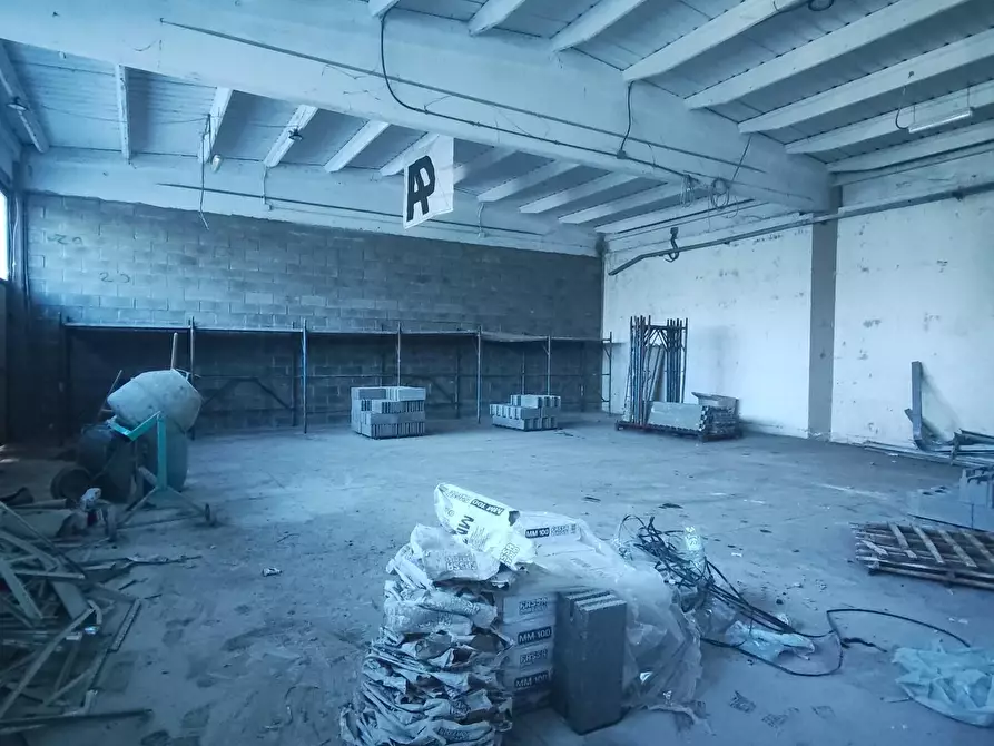 Immagine 11 di Attività artigianale in vendita  a Capannori