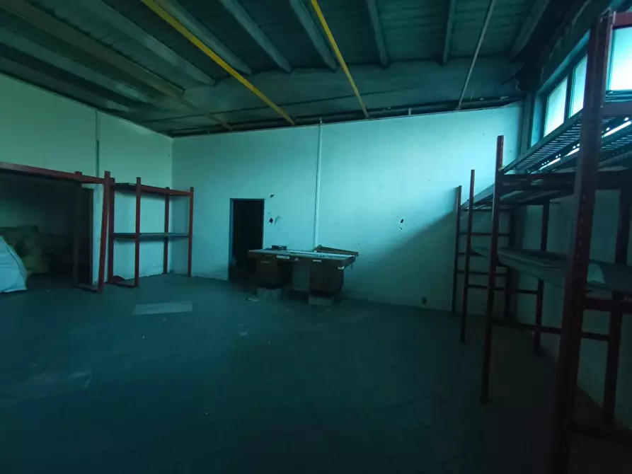 Immagine 13 di Attività artigianale in vendita  a Capannori