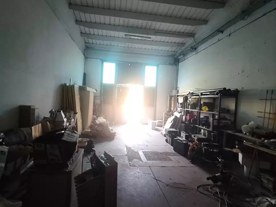 Immagine 7 di Attività artigianale in vendita  a Capannori