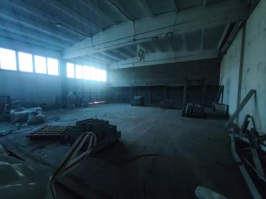 Immagine 16 di Attività artigianale in vendita  a Capannori