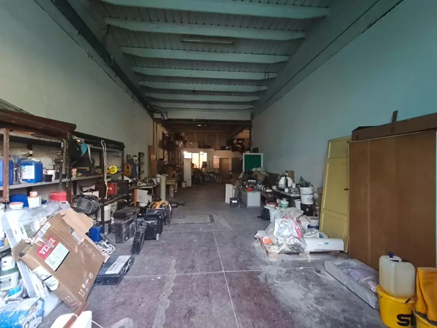 Immagine 2 di Attività artigianale in vendita  a Capannori