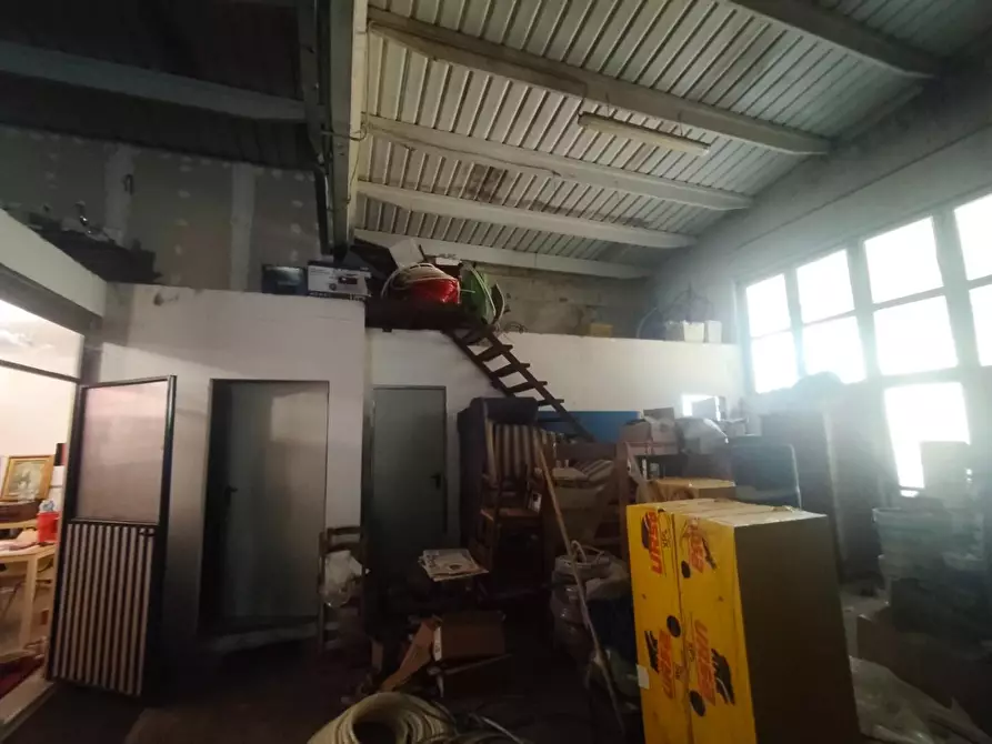 Immagine 4 di Attività artigianale in vendita  a Capannori