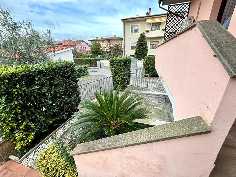 Immagine 10 di Villetta a schiera in vendita  a Calcinaia