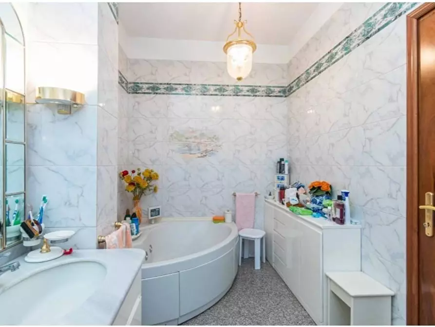 Immagine 10 di Appartamento in vendita  a Torino