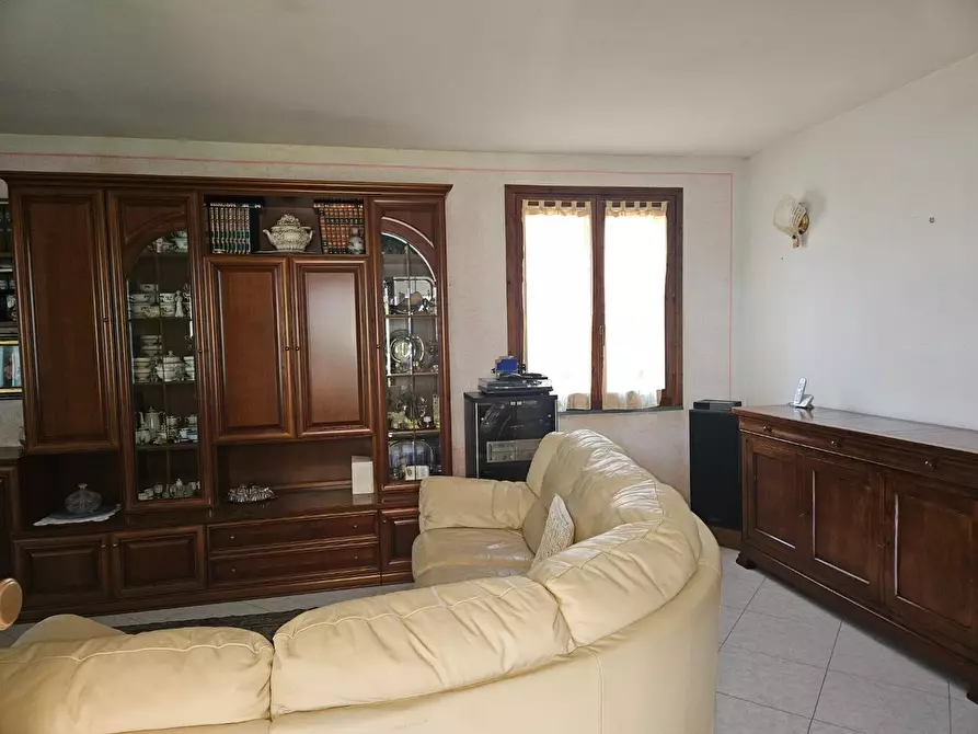 Immagine 3 di Villa in vendita  a Pisa