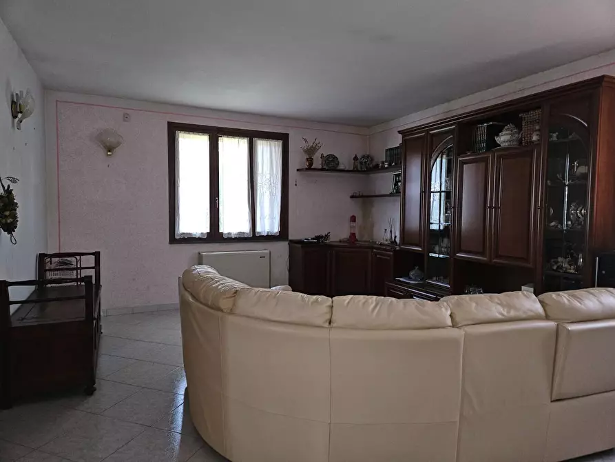 Immagine 2 di Villa in vendita  a Pisa