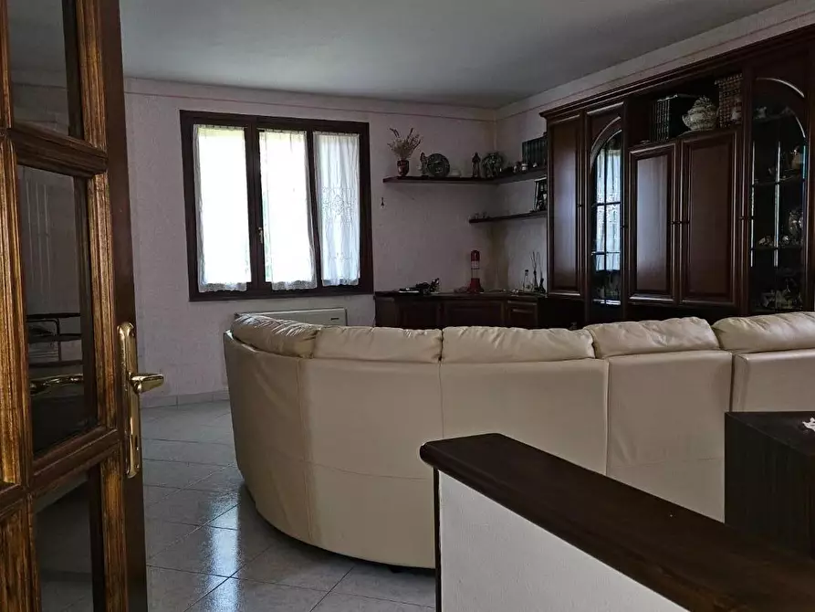 Immagine 4 di Villa in vendita  a Pisa