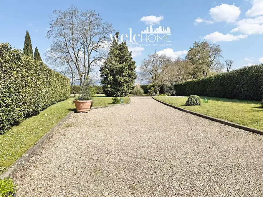 Immagine 34 di Villa in vendita  a Campi Bisenzio