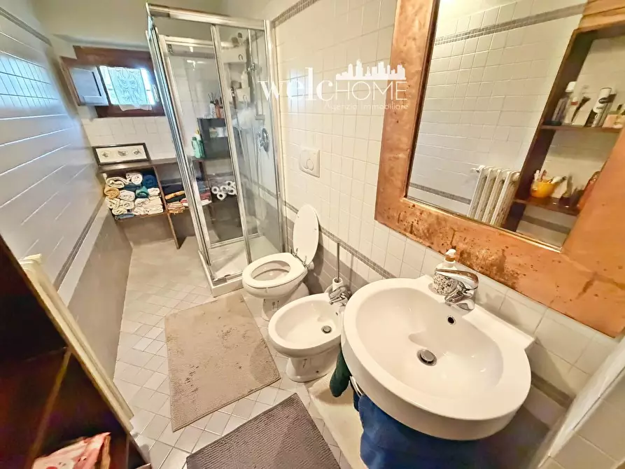 Immagine 19 di Villa in vendita  a Campi Bisenzio