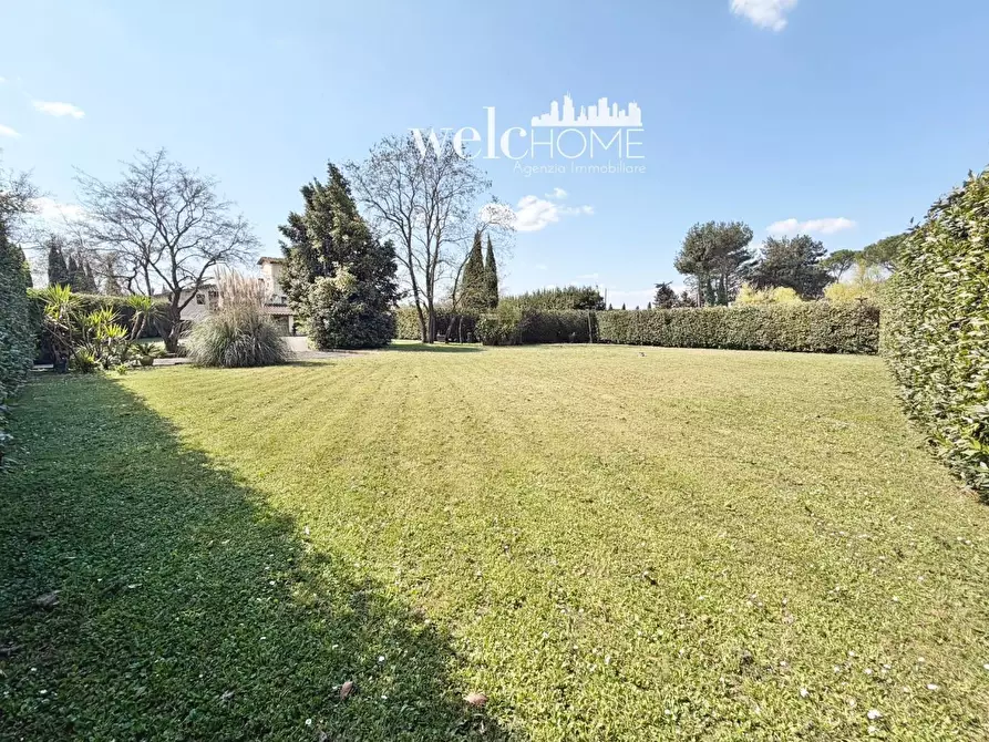 Immagine 27 di Villa in vendita  a Campi Bisenzio