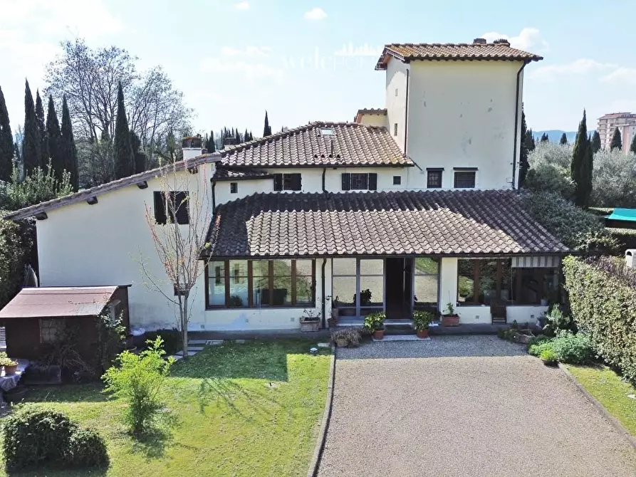 Immagine 33 di Villa in vendita  a Campi Bisenzio