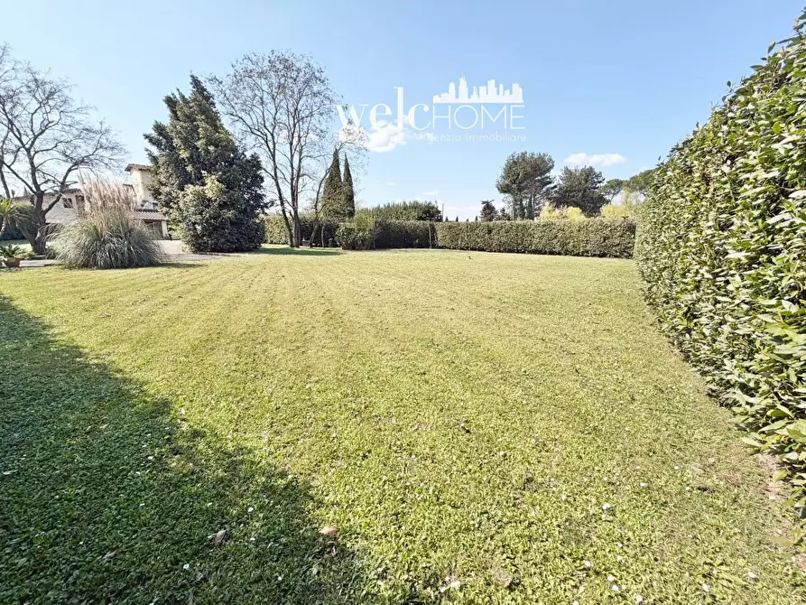 Immagine 3 di Villa in vendita  a Campi Bisenzio