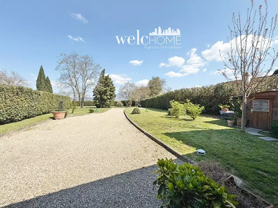 Immagine 26 di Villa in vendita  a Campi Bisenzio