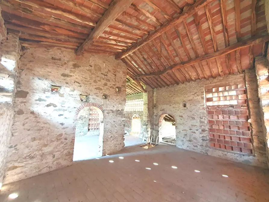 Immagine 7 di Deposito in vendita  a Capannori