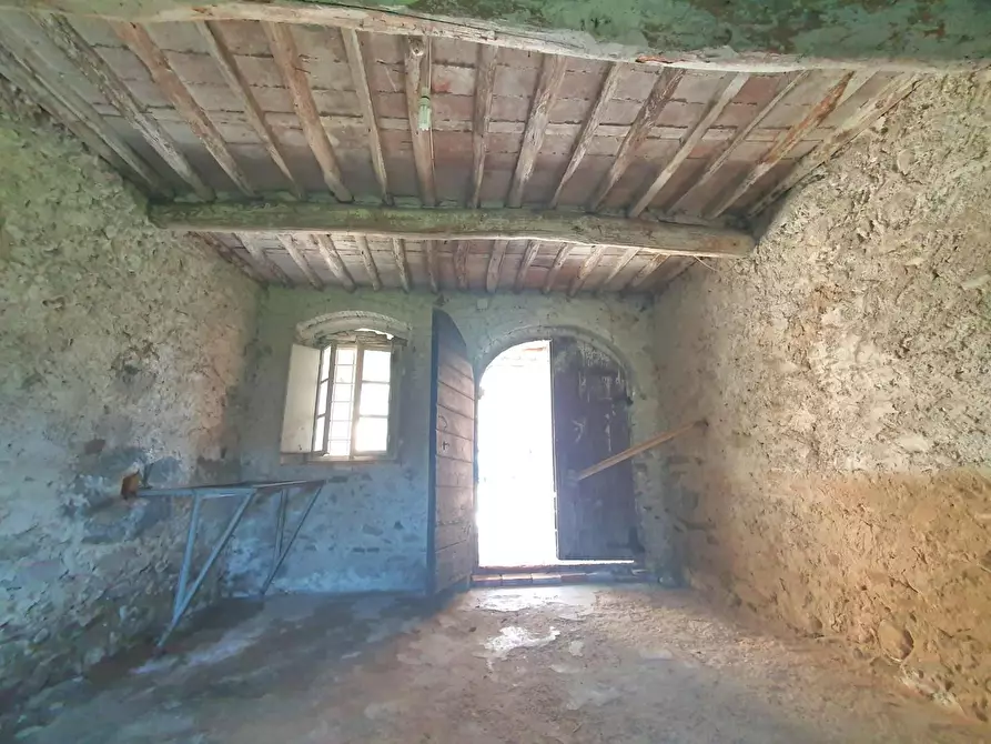 Immagine 26 di Deposito in vendita  a Capannori