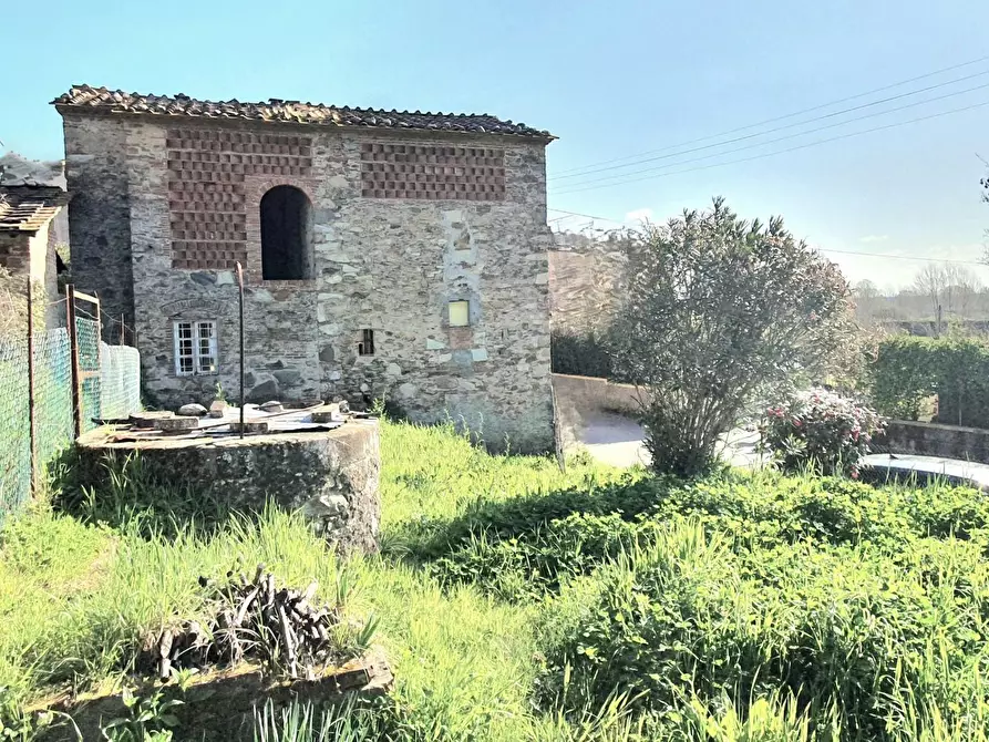 Immagine 37 di Deposito in vendita  a Capannori